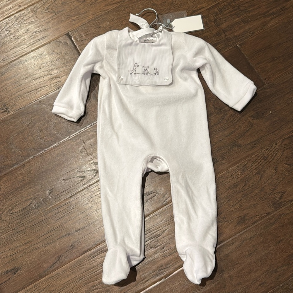 Beautiful Soft White Onesie (6-9m)